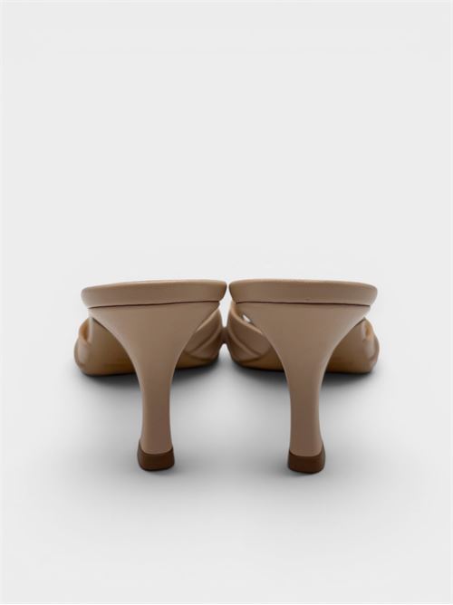 Sandalo mule beige con plissé e dettaglio dorato IL LACCIO | 2526020CAPPUCCIONUDE
